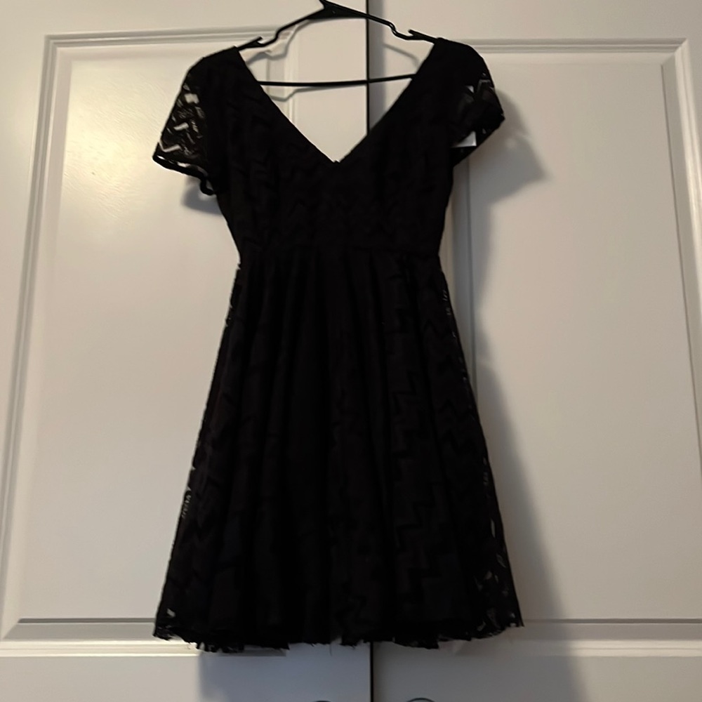 🔥Hot Pick🔥Brand New sandro embroidered dress with low neckline - Picture 5 of 10